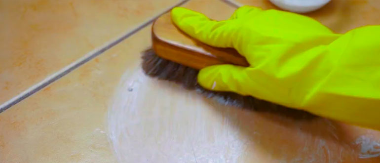 Common-issues-to-remove-glue-from-tile-floor
